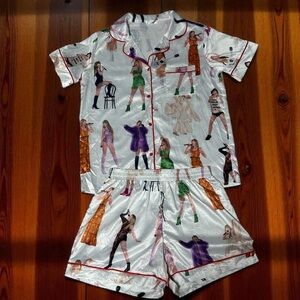 Taylor Swift Pajamas shorts and blouse size small concert poses
